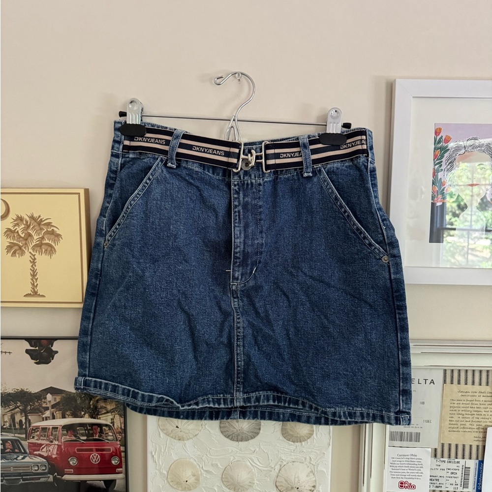 DKNY size 8 Denim Skirt with Belt
